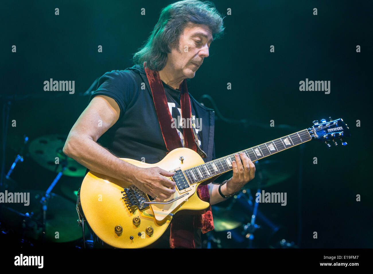 Milan Italie. 26 mai 2014. Ex guitariste Steve Hackett de Genesis se produit sur scène au théâtre Ciak durant la linéaire4'Genesis Revisited 2014 World Tour' Banque D'Images