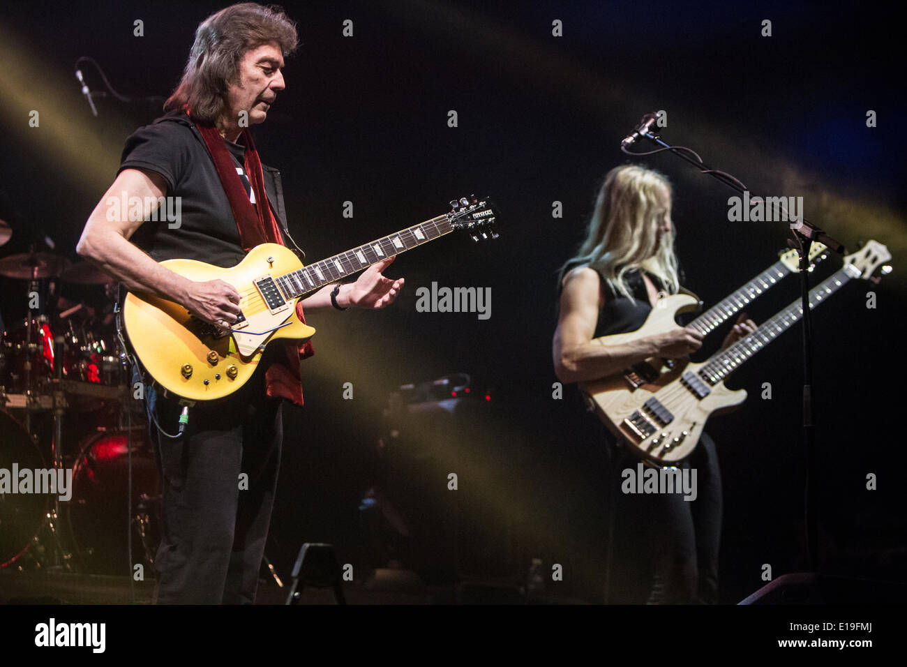 Milan Italie. 26 mai 2014. Ex guitariste Steve Hackett de Genesis se produit sur scène au théâtre Ciak durant la linéaire4'Genesis Revisited 2014 World Tour' Banque D'Images