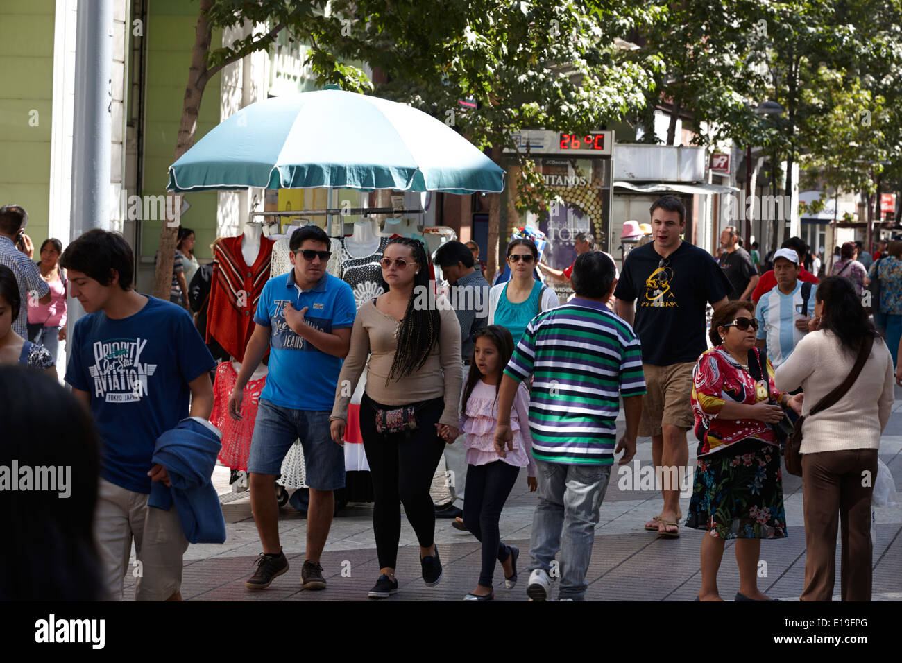 Shopping dans la calle del puente Calle Puente centre-ville de Santiago du Chili Banque D'Images