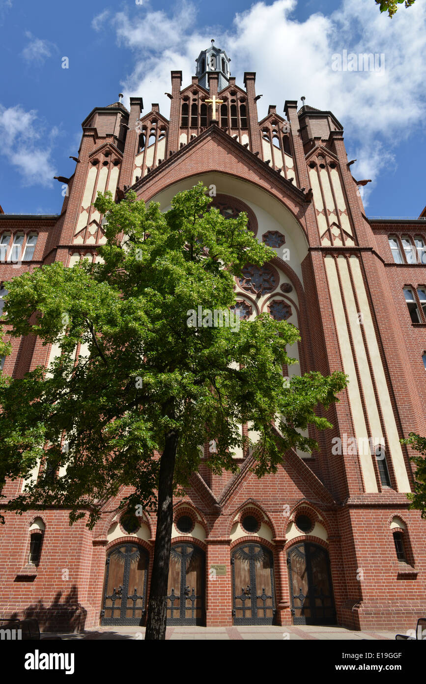 Heilig-Kreuz-Kirche, Hildegardstrasse, Wilmersdorf, Berlin, Deutschland Banque D'Images