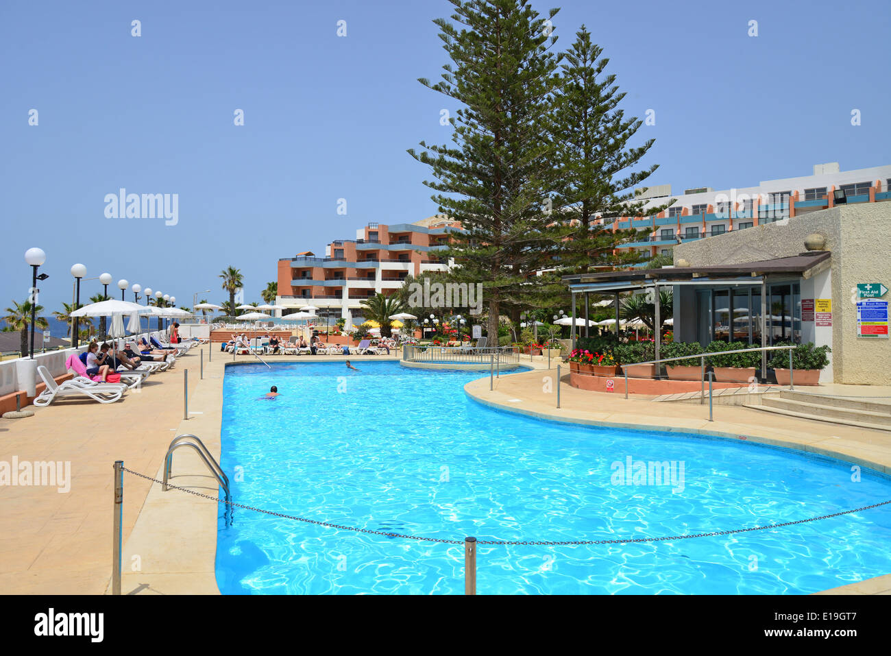 Piscine, Dolmen Resort Hotel, Saint Paul's Bay (San Pawl il-baħar), District Nord, République de Malte Banque D'Images