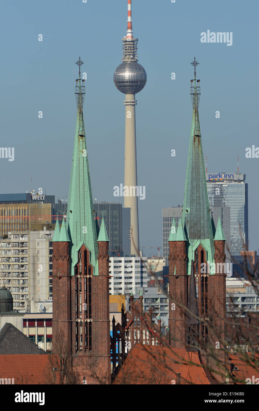 Kirche St. Bonifatius, Fernsehturm, Berlin Deutschland Banque D'Images