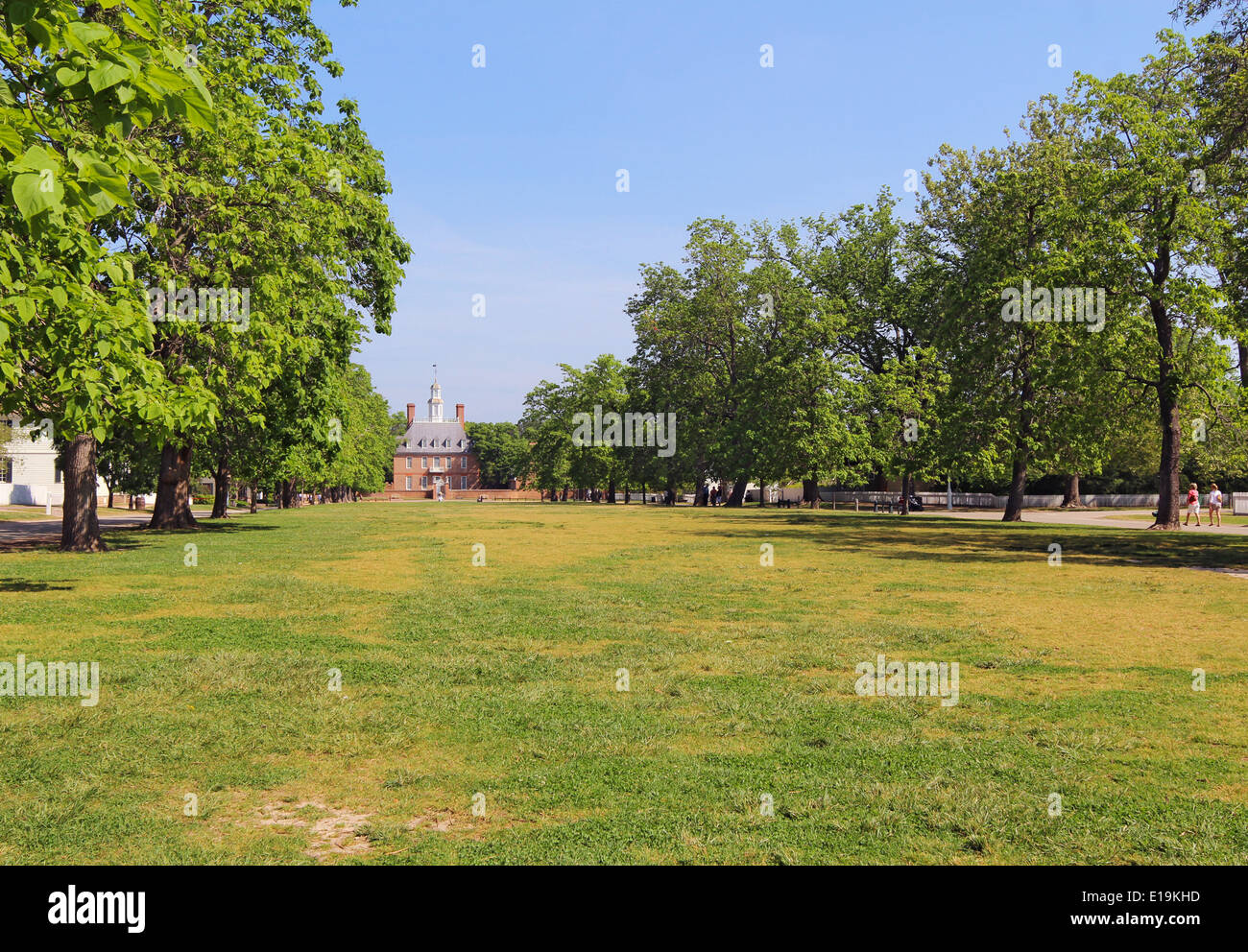 Le Palais des Gouverneurs en bâtiment Colonial Williamsburg, Virginie, contre un ciel bleu Banque D'Images