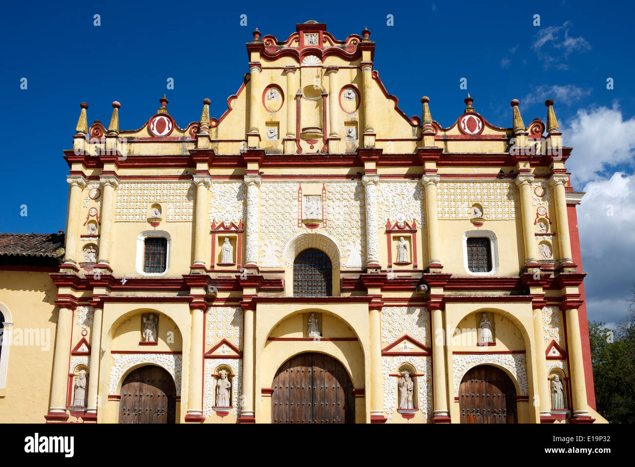 16e siècle façade de la cathédrale San Cristobal San Cristobal de las Casas, Chiapas, Mexique Banque D'Images