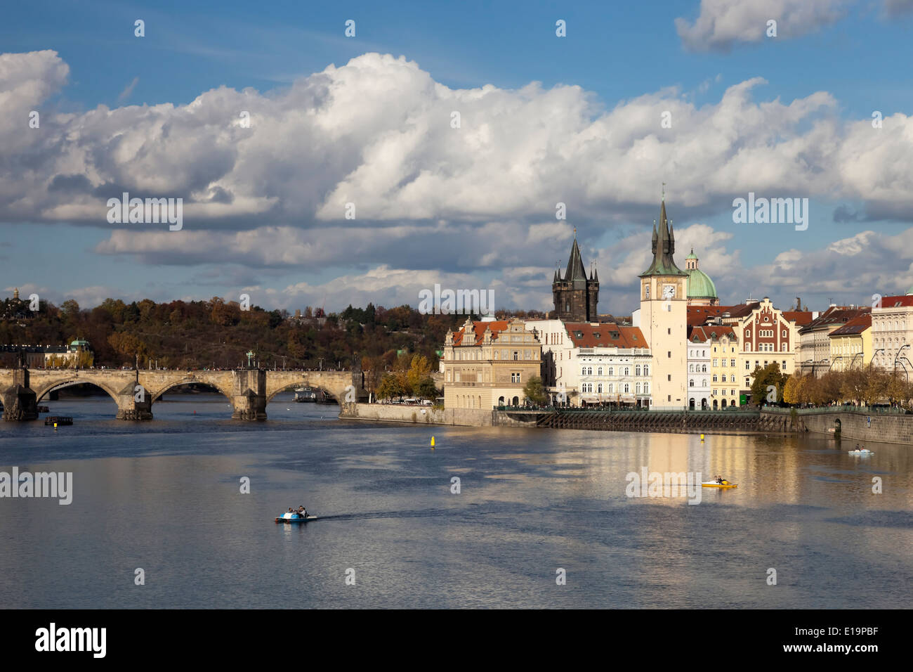 Prague, République tchèque, Novotny Lavka à Vieille ville et pont Charles Banque D'Images