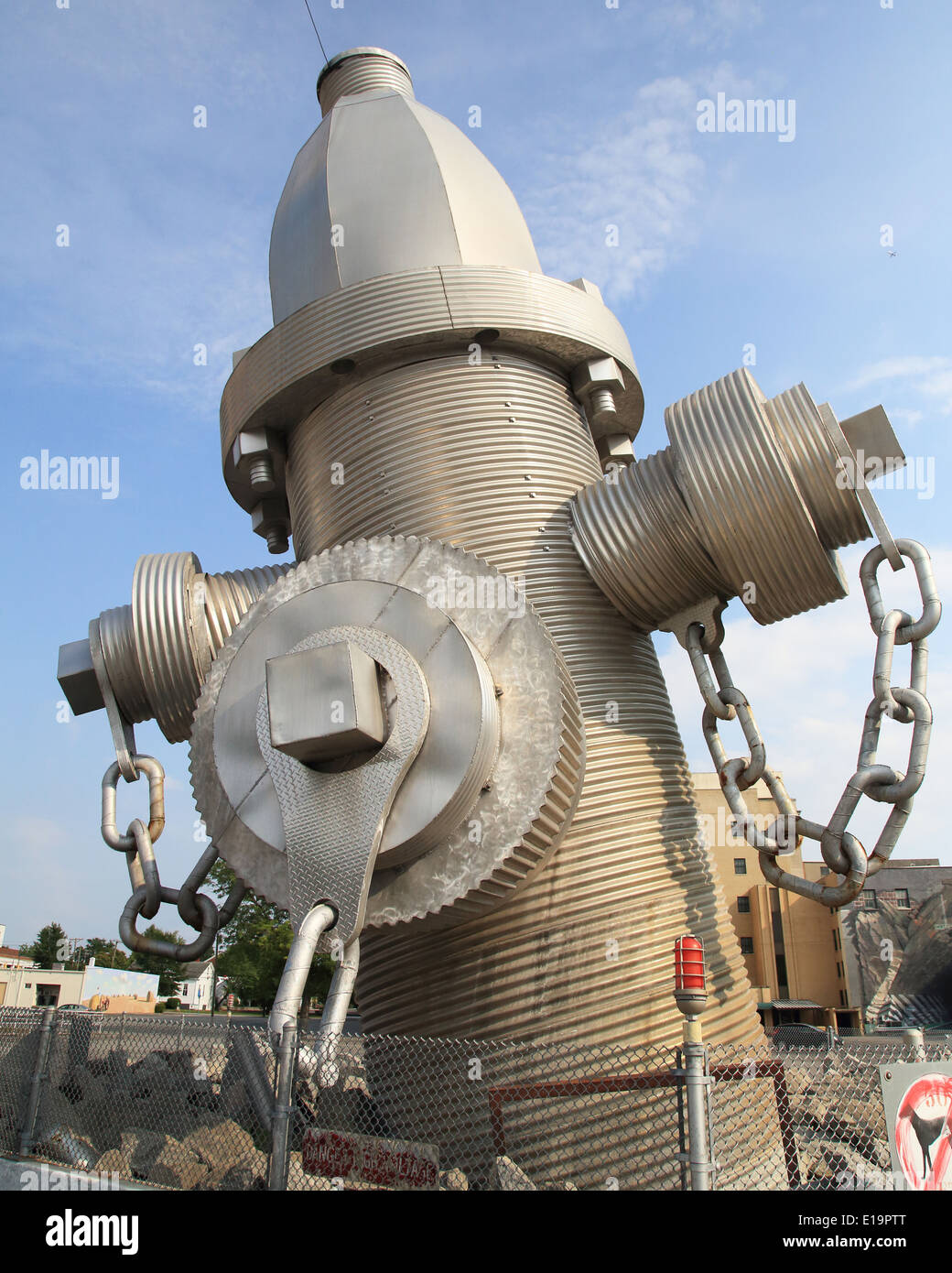 Plus grand poteau incendie , a été officiellement présentée à la ville de Columbia, Caroline du Sud le 18 février 2001. Le poteau incendie est de 39 pi. de hauteur avec près de cinq tonnes de sculptures en acier placé sur une base en béton .Photos par Catherine Brown Banque D'Images