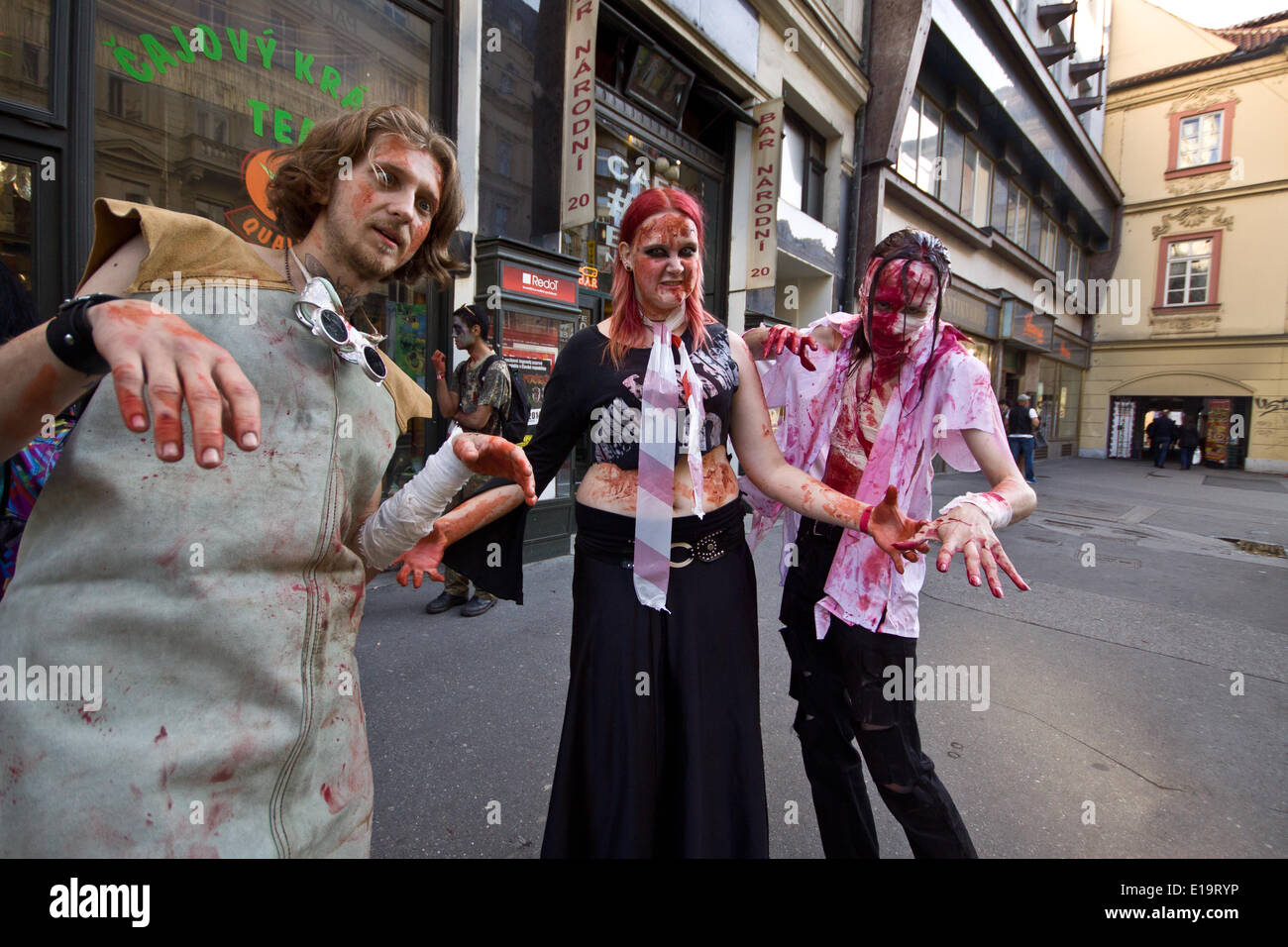 Réunion de la 'Zombie Walk' fans au cours de l'afterparty dans Rock Café Salon à Prague le 24 mai 2014. (CTK Photo/David Tesinsky) Banque D'Images