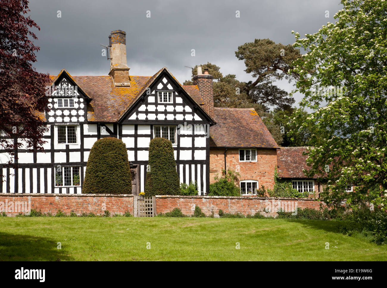 Tudor Fine, noir et blanc maison sur le green à Preston on Stour, Warwickshire, en Angleterre. Banque D'Images