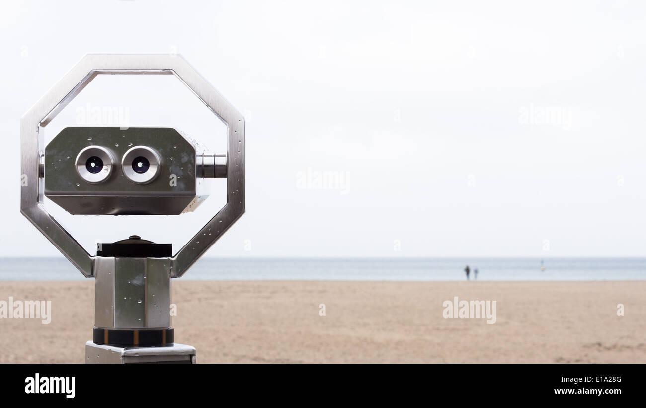 Jumelles sur la plage de Travemünde (ville hanséatique de Lübeck), mer Baltique, Allemagne Banque D'Images