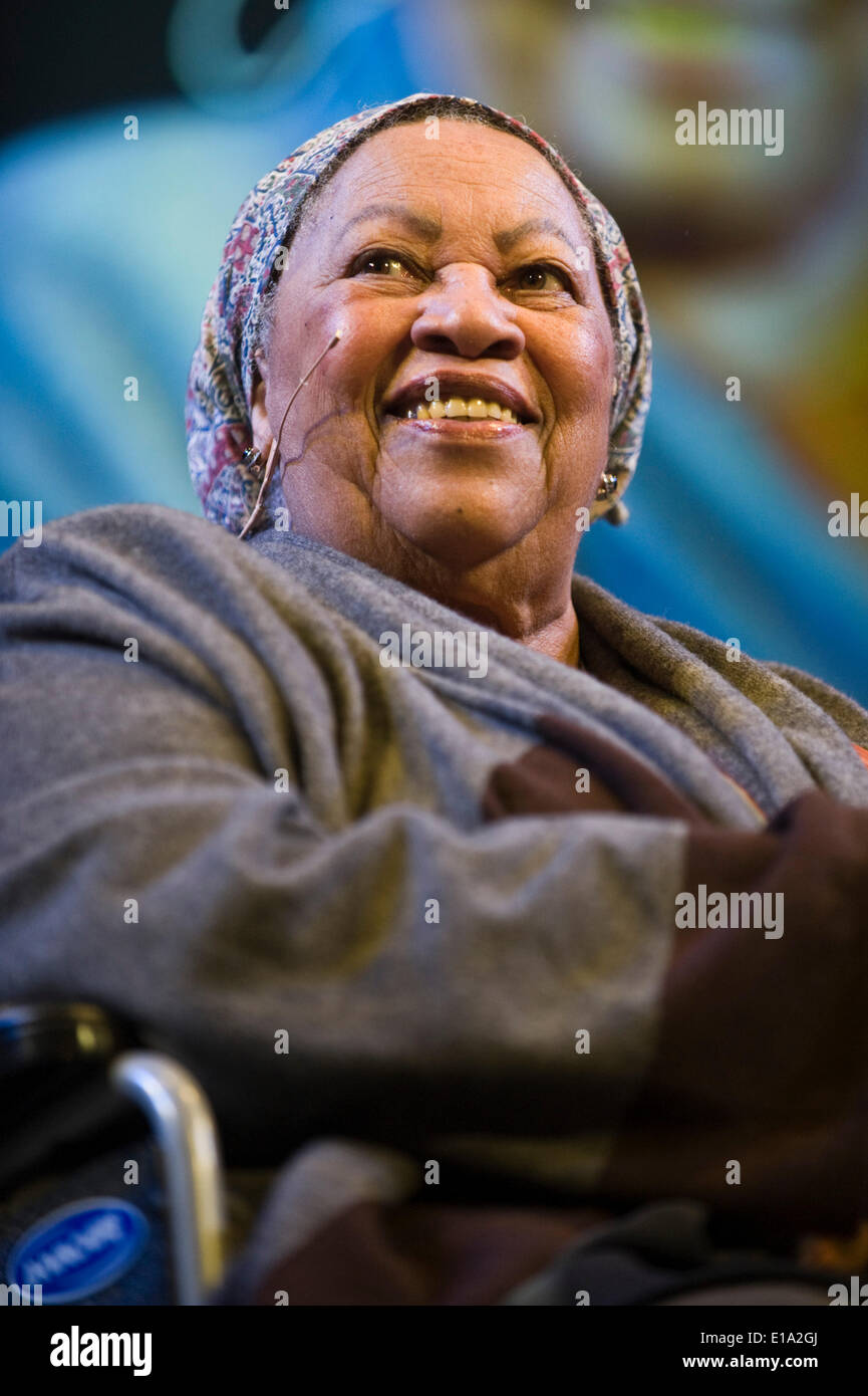 Toni Morrison, prix Nobel et ancien lauréat du prix Pulitzer, parlant de sa pièce Desdemona au Hay Festival 2014. ©Jeff Morgan Banque D'Images