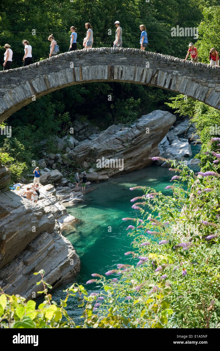 Pont Ponte dei Salti Lavertezzo, dans le Tessin, Suisse Banque D'Images