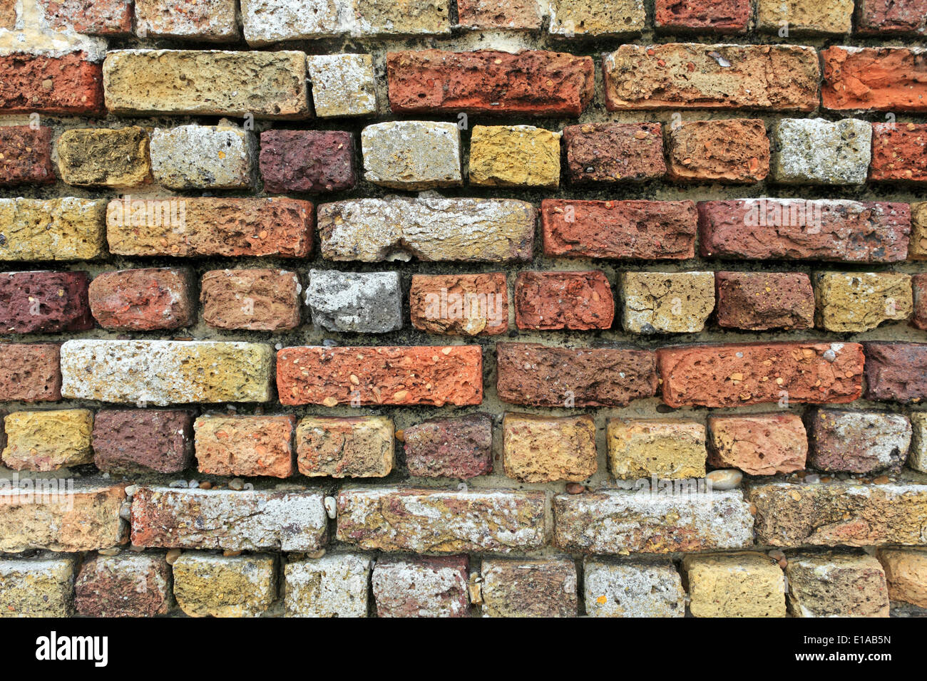 Bond l'anglais à l'érosion en briques mortier de chaux. UK Banque D'Images