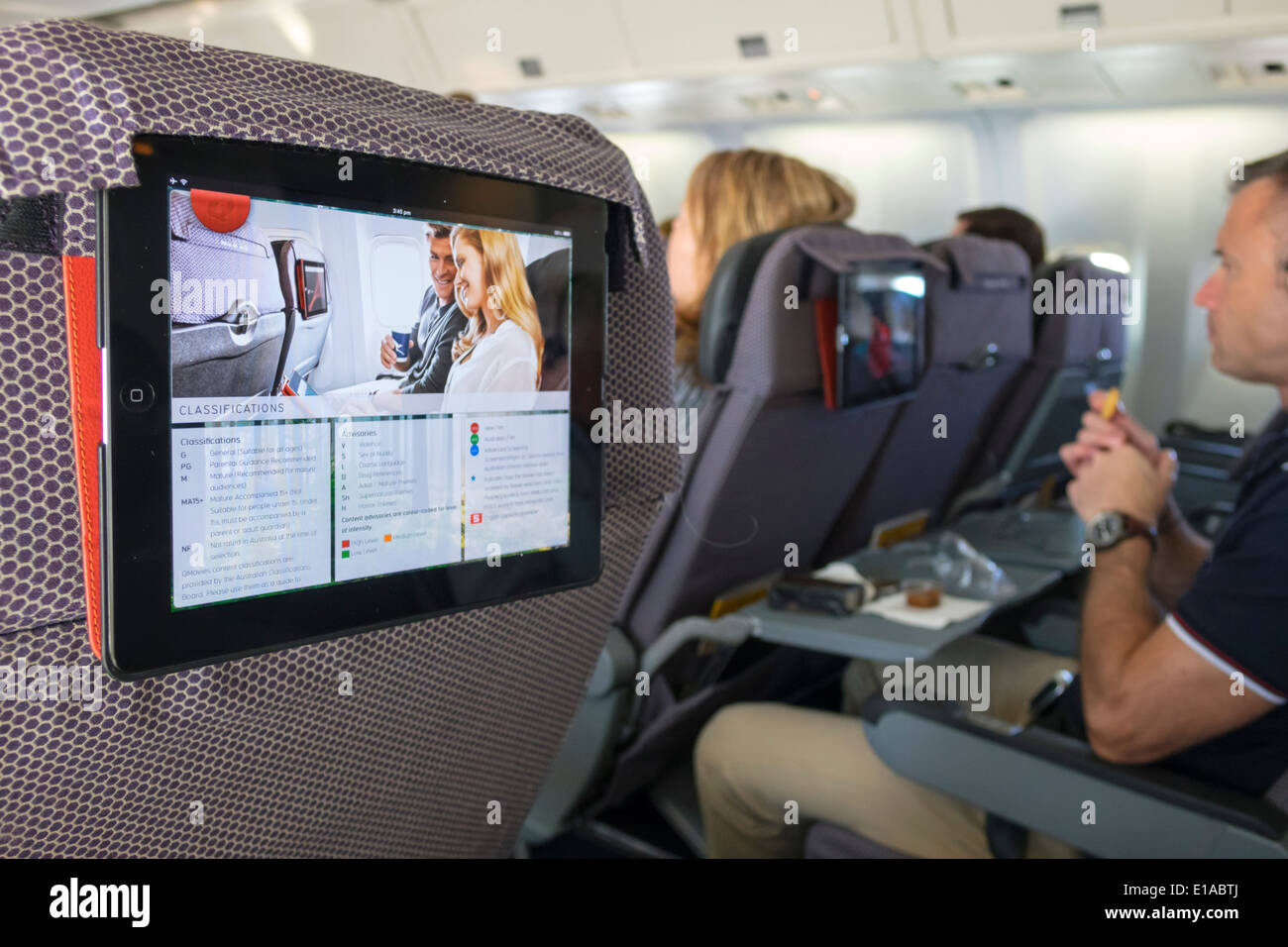 Sydney Australie, aéroport Kingsford-Smith, SYD, Qantas Airlines, à bord, vol à Brisbane, fourni, iPad, tablette, passagers passagers passagers passagers passagers passagers, sièges, pass Banque D'Images