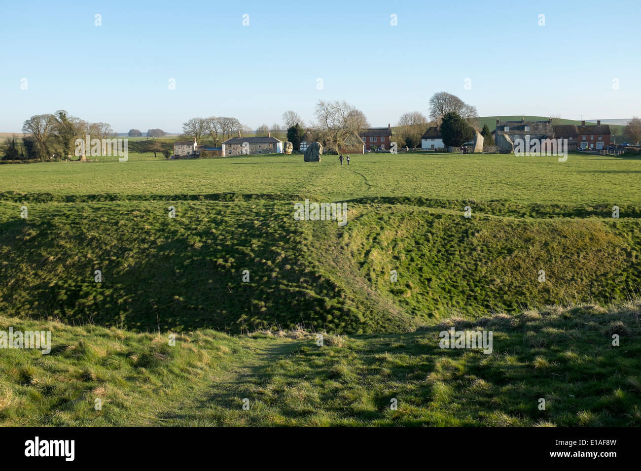 Fossé extérieur au cercle d'Avebury dans le Wiltshire Banque D'Images