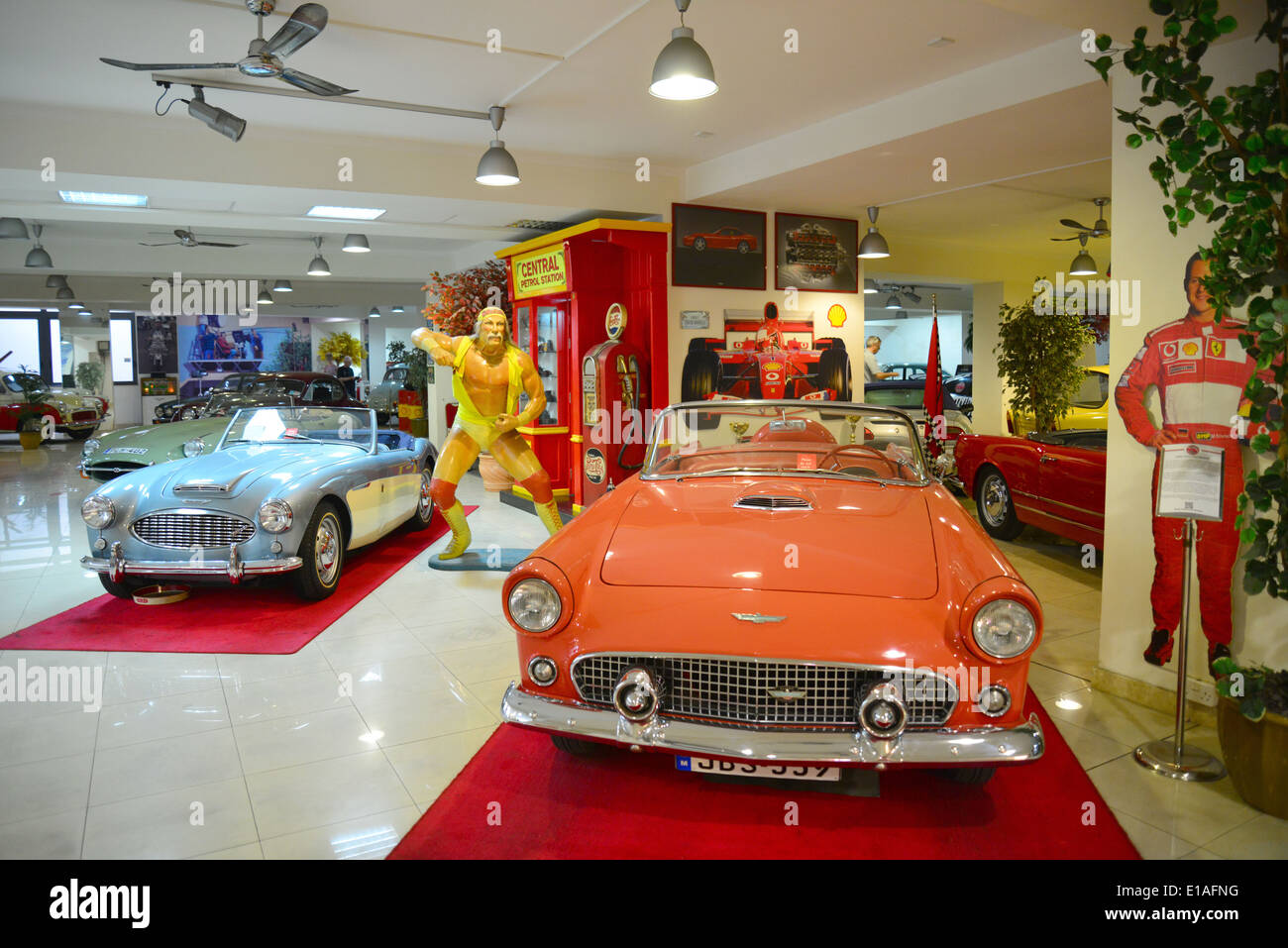 Voiture américaine Thunderbird, Malte Classic Car Museum, Qawra, Saint Paul's Bay, quartier Nord, République de Malte Banque D'Images