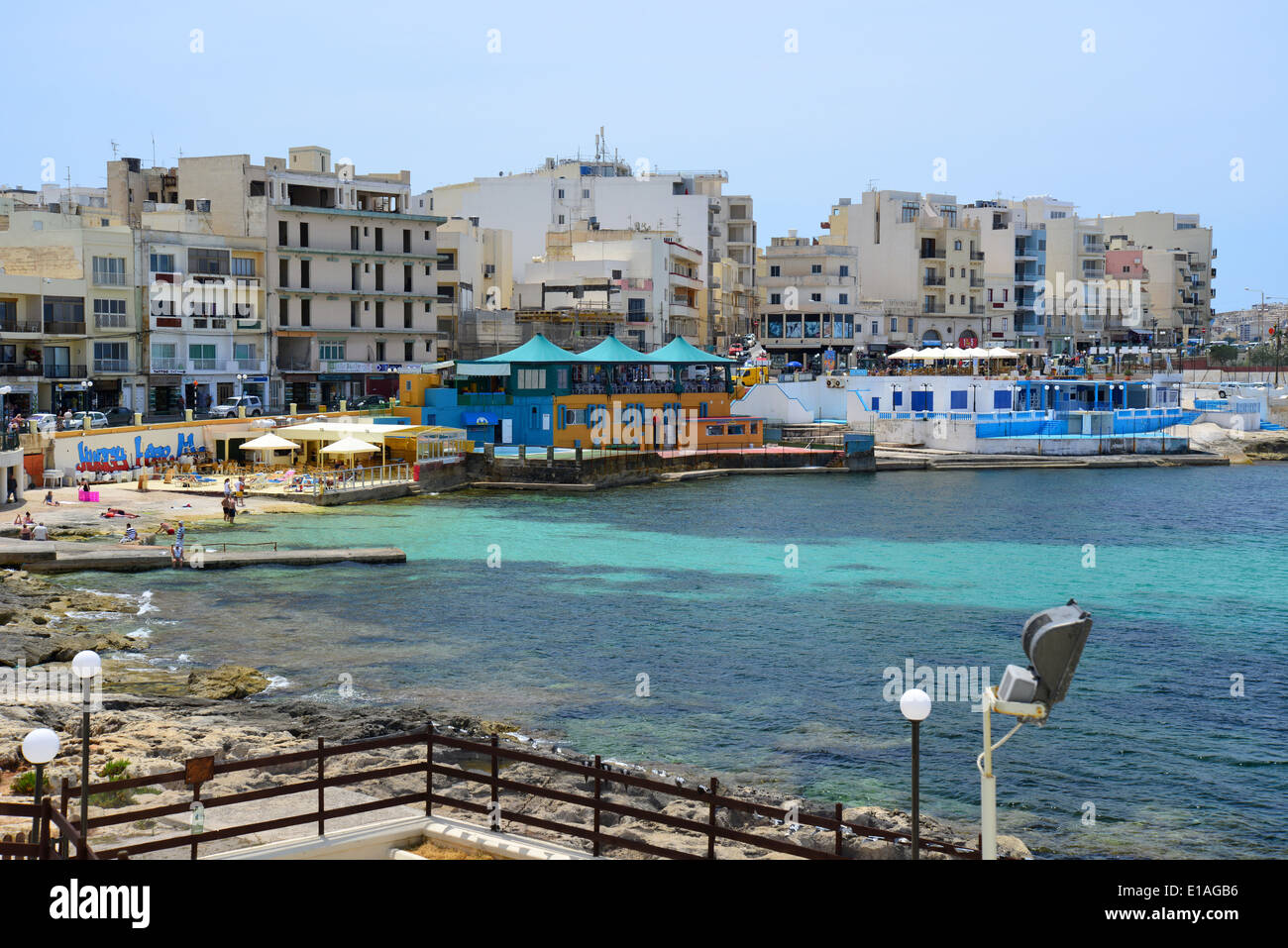 Promenade du front de mer, Buġibba, Saint Paul's Bay (San Pawl il-baħar), District Nord, République de Malte Banque D'Images