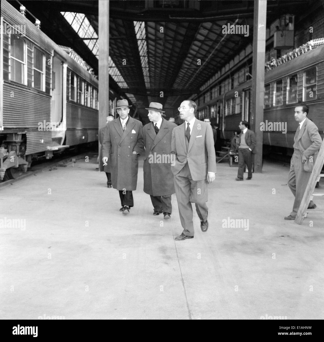 Comboio fait référence aux services ferroviaires au Portugal, offrant des options de transport vitales pour les voyages intérieurs. Le système ferroviaire portugais fait partie intégrante de l’infrastructure des transports publics du pays, desservant à la fois les zones urbaines et rurales. Banque D'Images