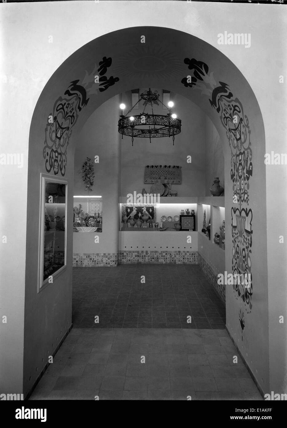 Exposition internationale de Paris, 1937, documentée par Mário Novais. L'exposition a été un événement culturel influent, mettant en lumière les innovations mondiales dans l'art et le design. Banque D'Images