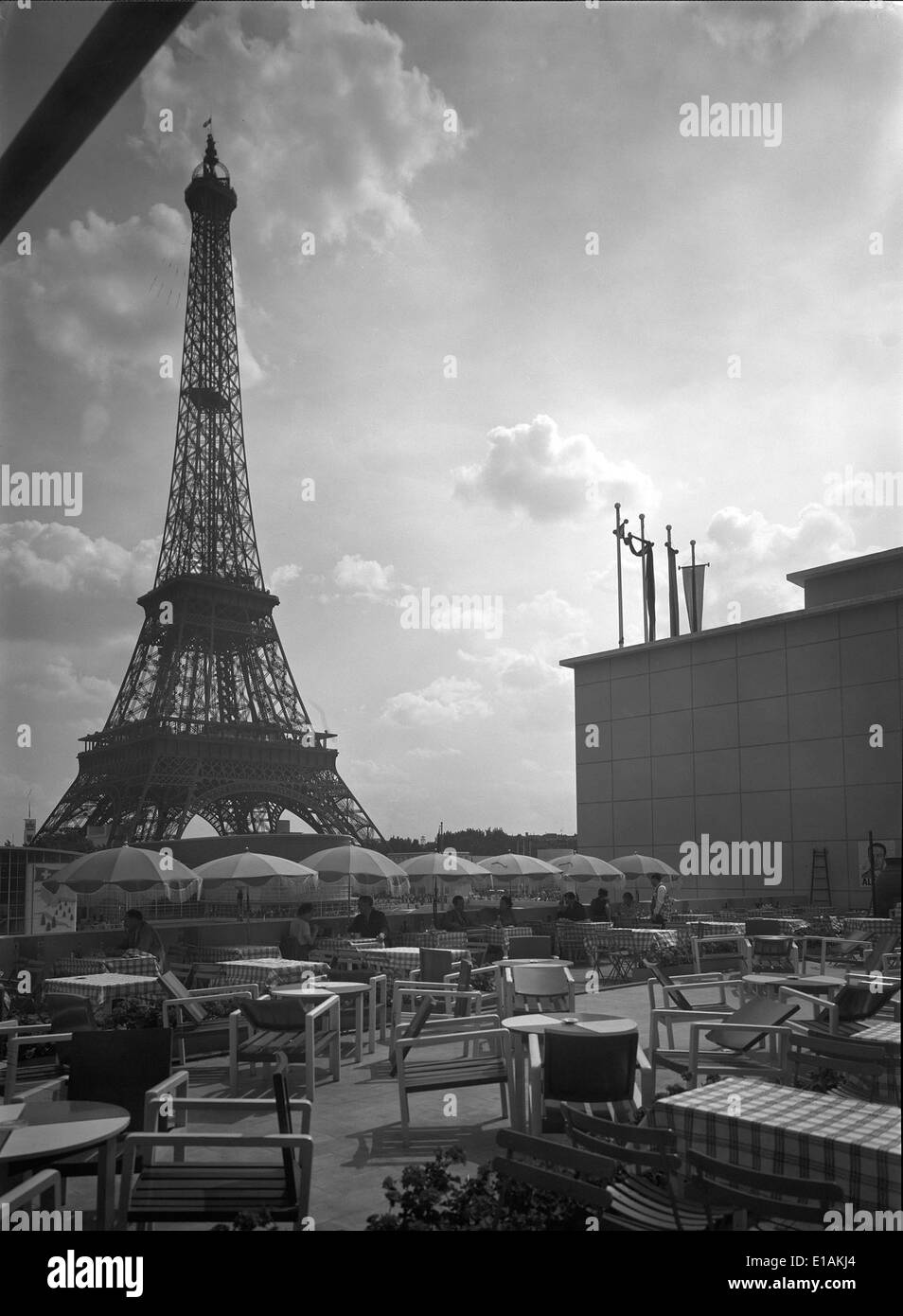 Exposição Internacional de Paris 1937 était une exposition internationale organisée à Paris, présentant les avancées culturelles et technologiques de l'époque, avec des contributions notables des Nations participantes. Banque D'Images