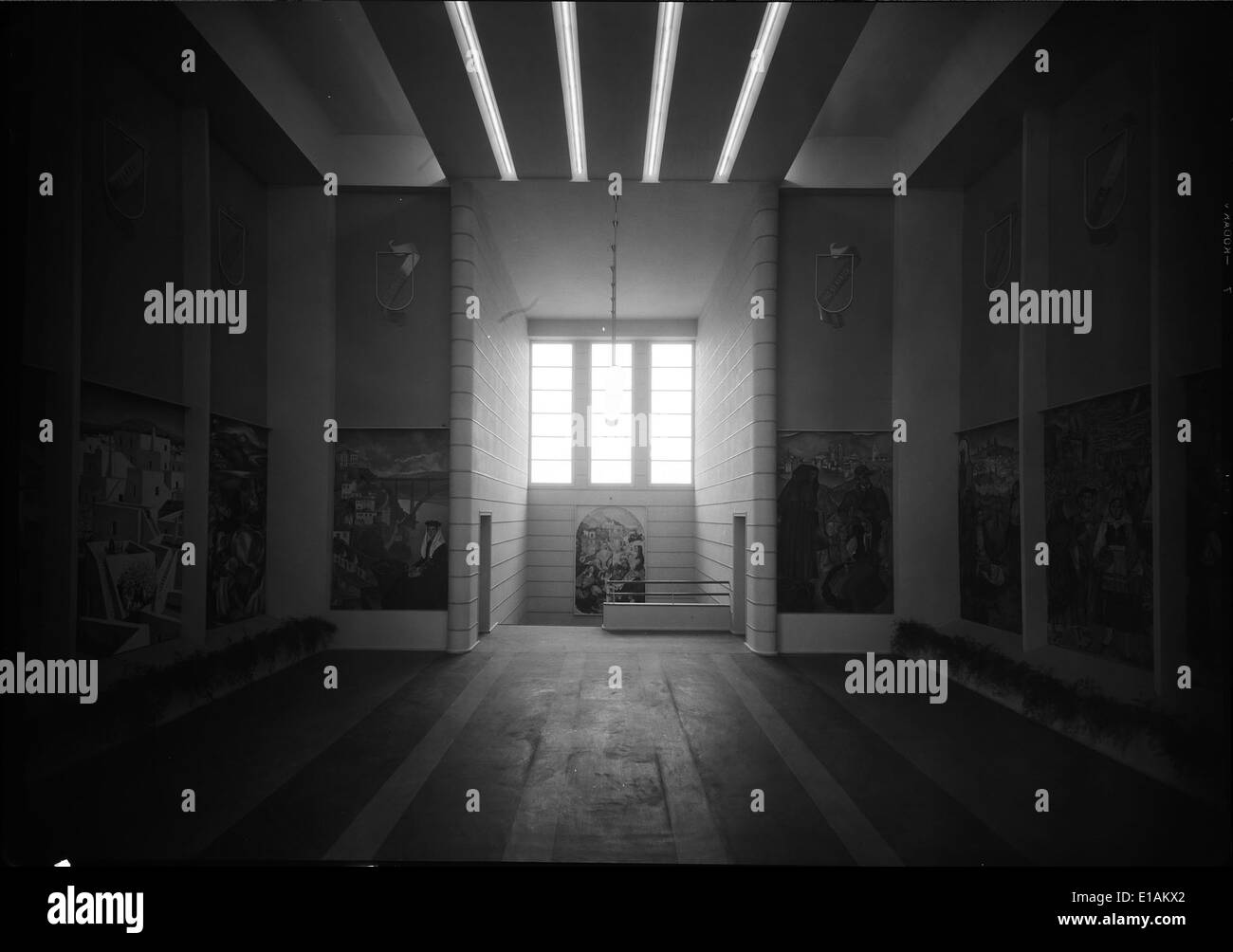 Photographie du Exposição Internacional de Paris 1937, présentant l'exposition internationale et les réalisations culturelles et technologiques de différents pays. Banque D'Images