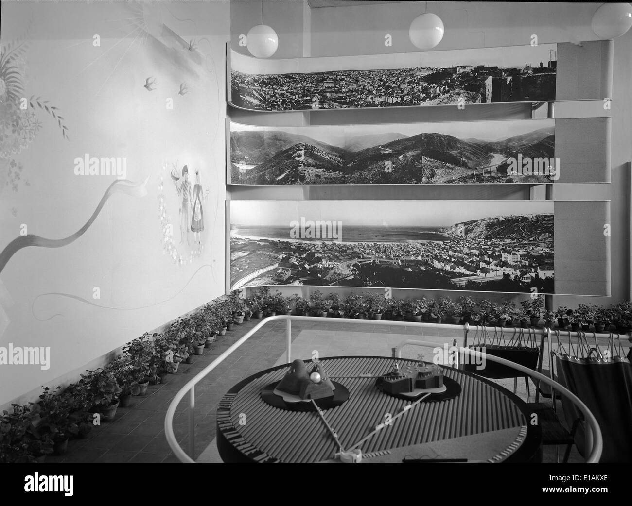 Le Exposição Internacional de Paris en 1937 était une grande exposition internationale organisée à Paris, présentant des innovations mondiales et des expositions culturelles au cours des années 1930 Banque D'Images