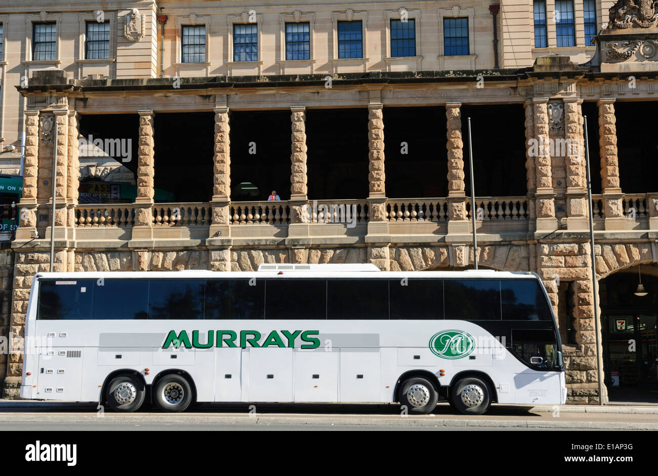 Grand autocar de luxe avec quatre essieux Banque D'Images