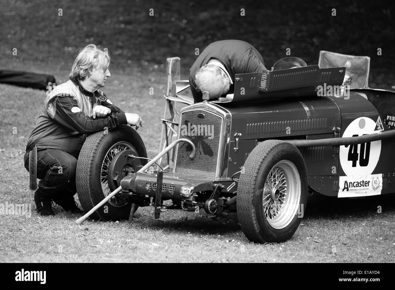 Une voiture est en concurrence dans le sport automobile au Palais Crystal Palace Park au sprint. Banque D'Images