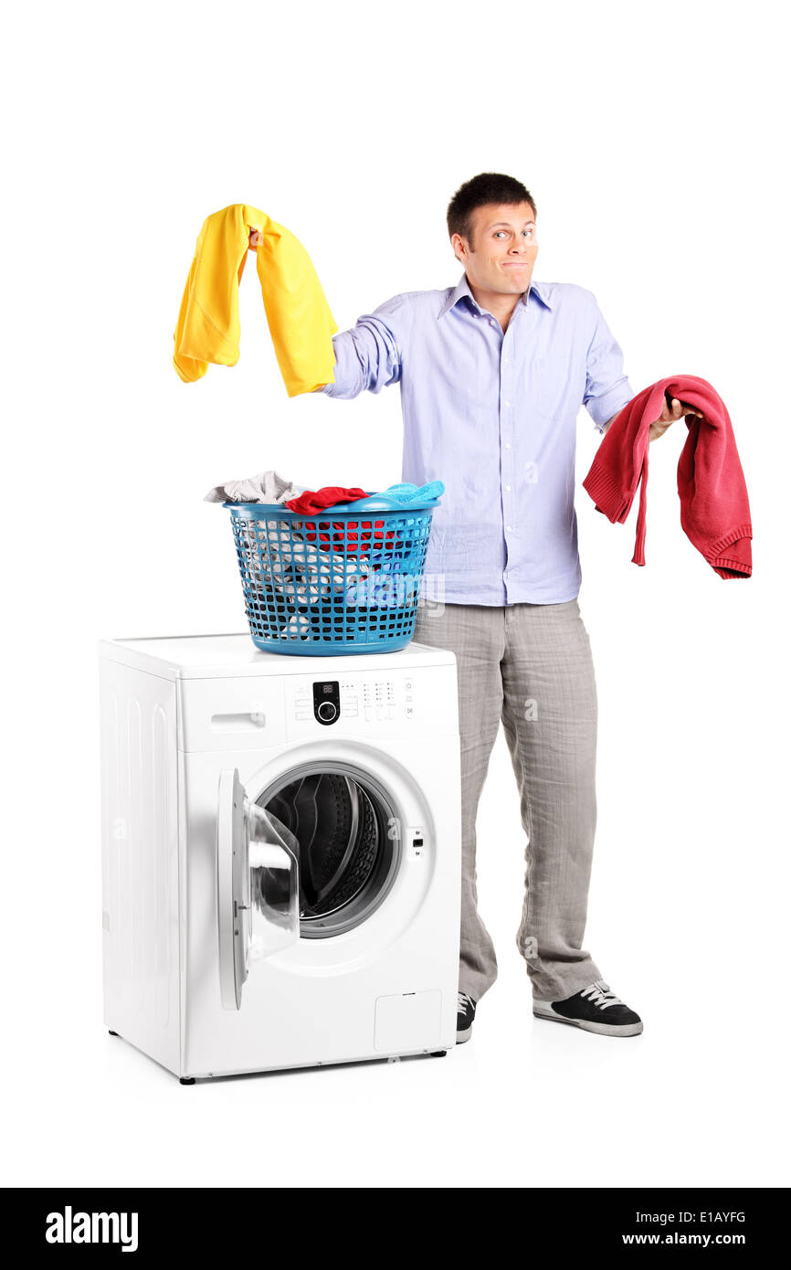Portrait d'un homme vous vous demandez comment faire la lessive Banque D'Images