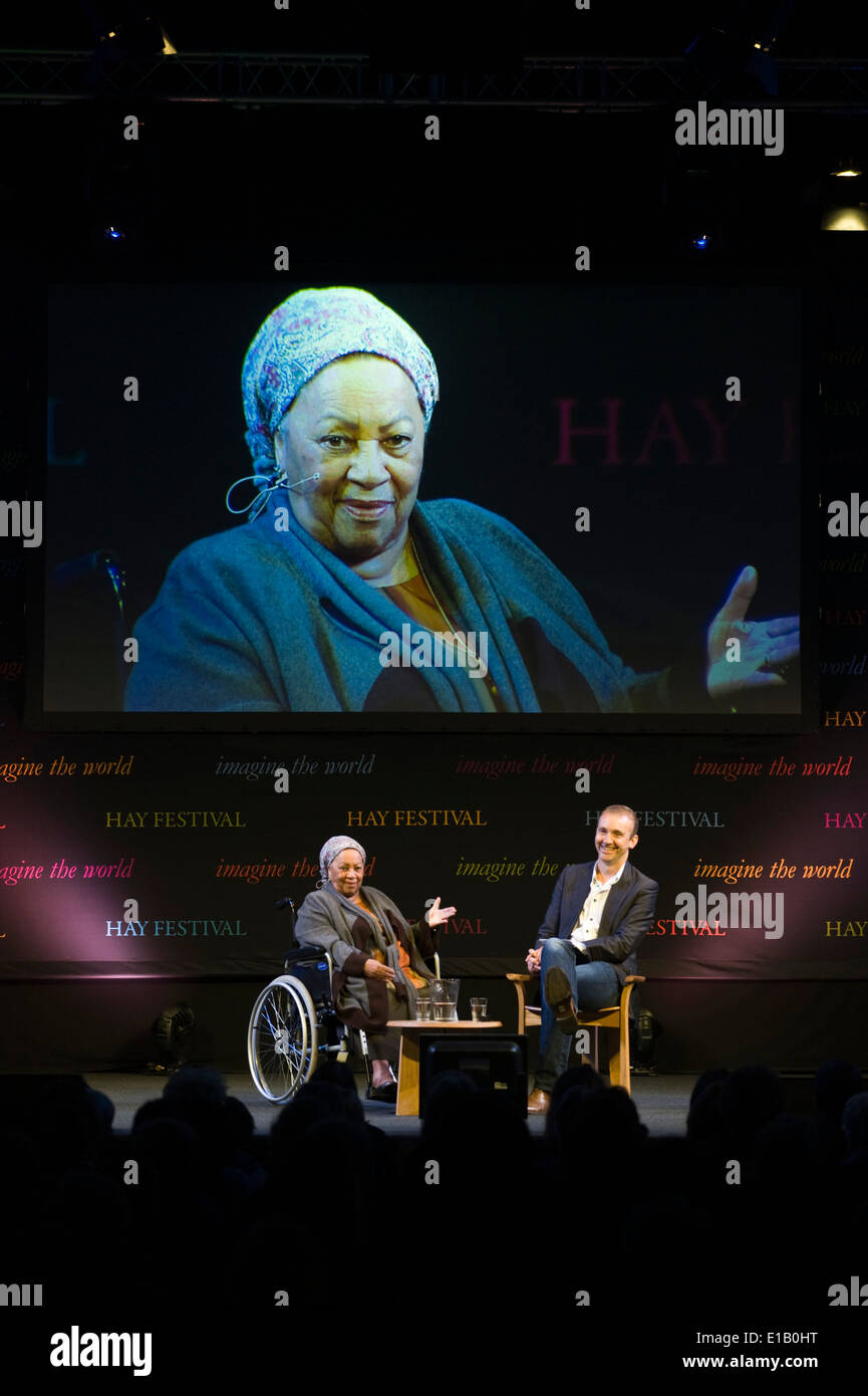 Toni Morrison, prix Nobel et ancien lauréat du prix Pulitzer, parlant de sa pièce Desdemona au Hay Festival 2014. ©Jeff Morgan Banque D'Images