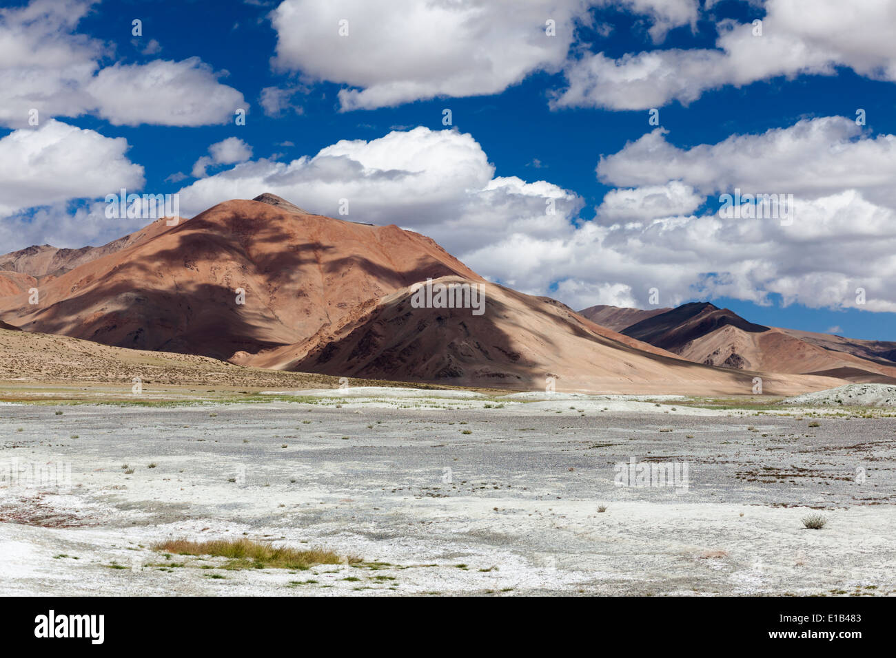 Paysage en région de Tso Kar, Rupshu, Changtang, le Ladakh, le Jammu-et-Cachemire, l'Inde Banque D'Images