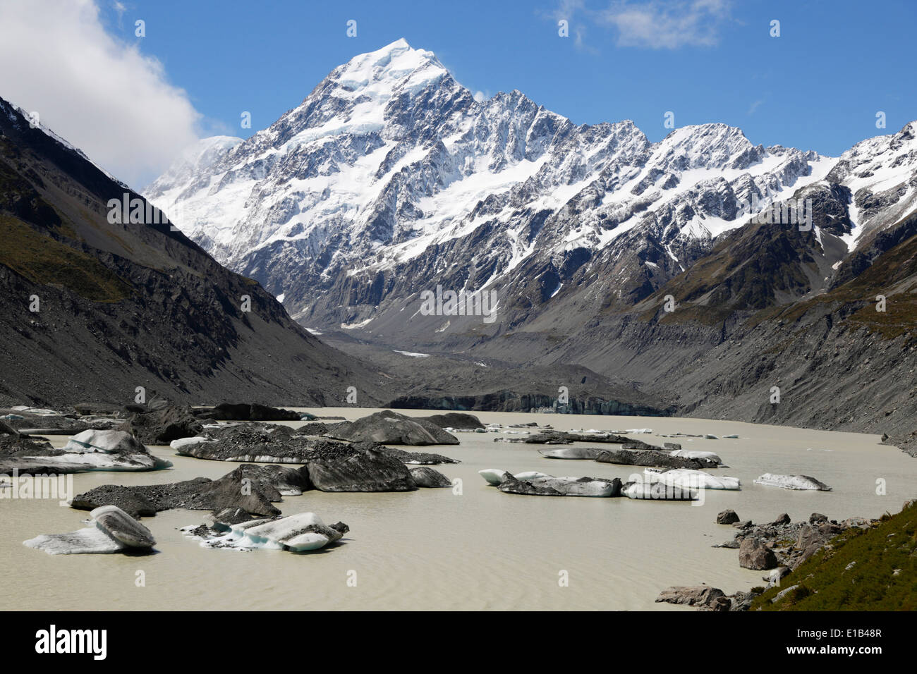 Le lac Hooker et Glacier avec les icebergs et le Mont Cook. Banque D'Images