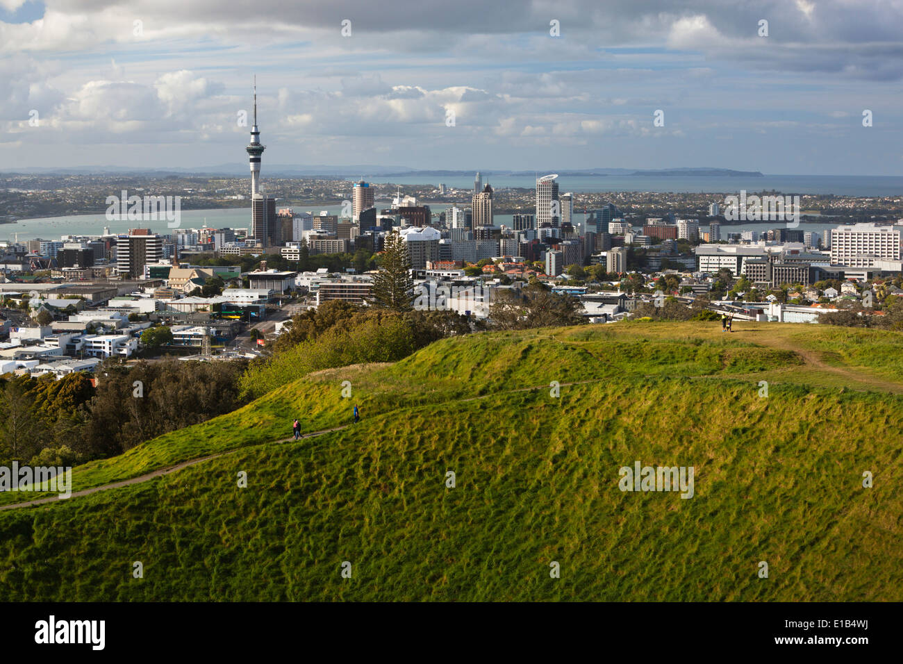 Vue sur Auckland et Sky Tower de Mount Eden Banque D'Images