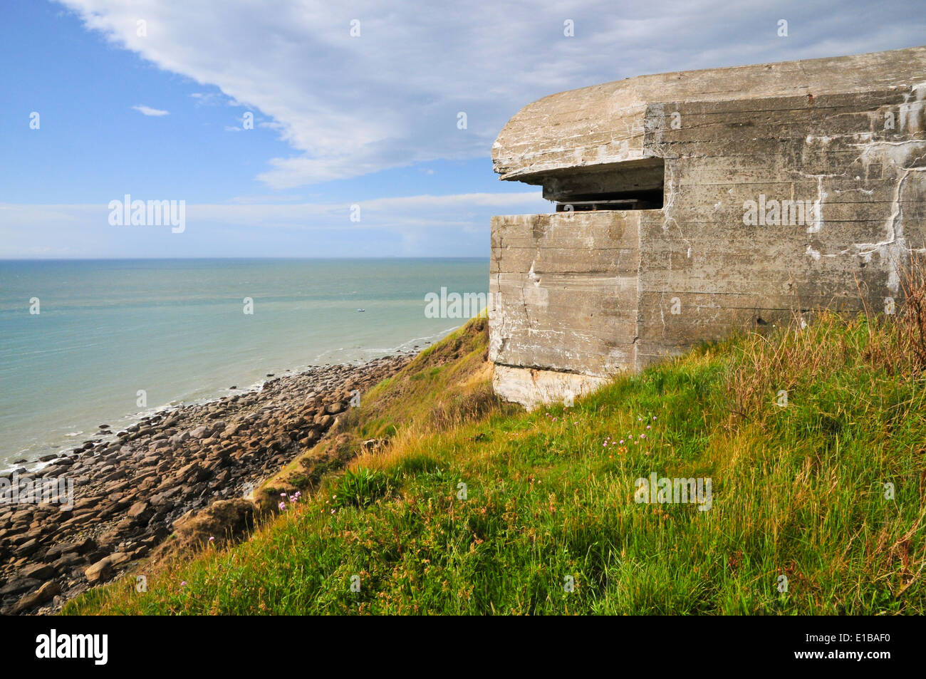 Bunker allemand seconde guerre mondiale du mur de l'Atlantique avec vue sur manche du cap Gris-Nez, Pas de Calais Banque D'Images
