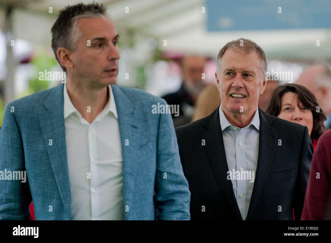 Hay on Wye, Powys, Wales, UK . 29 mai 2014. Sur la photo : Ancien légendes du football Alan Smith et Sir Geoff Hurst à Hay Re : Le Hay Festival, Hay on Wye, Powys, Pays de Galles, Royaume-Uni. Credit : D Legakis/Alamy Live News Banque D'Images