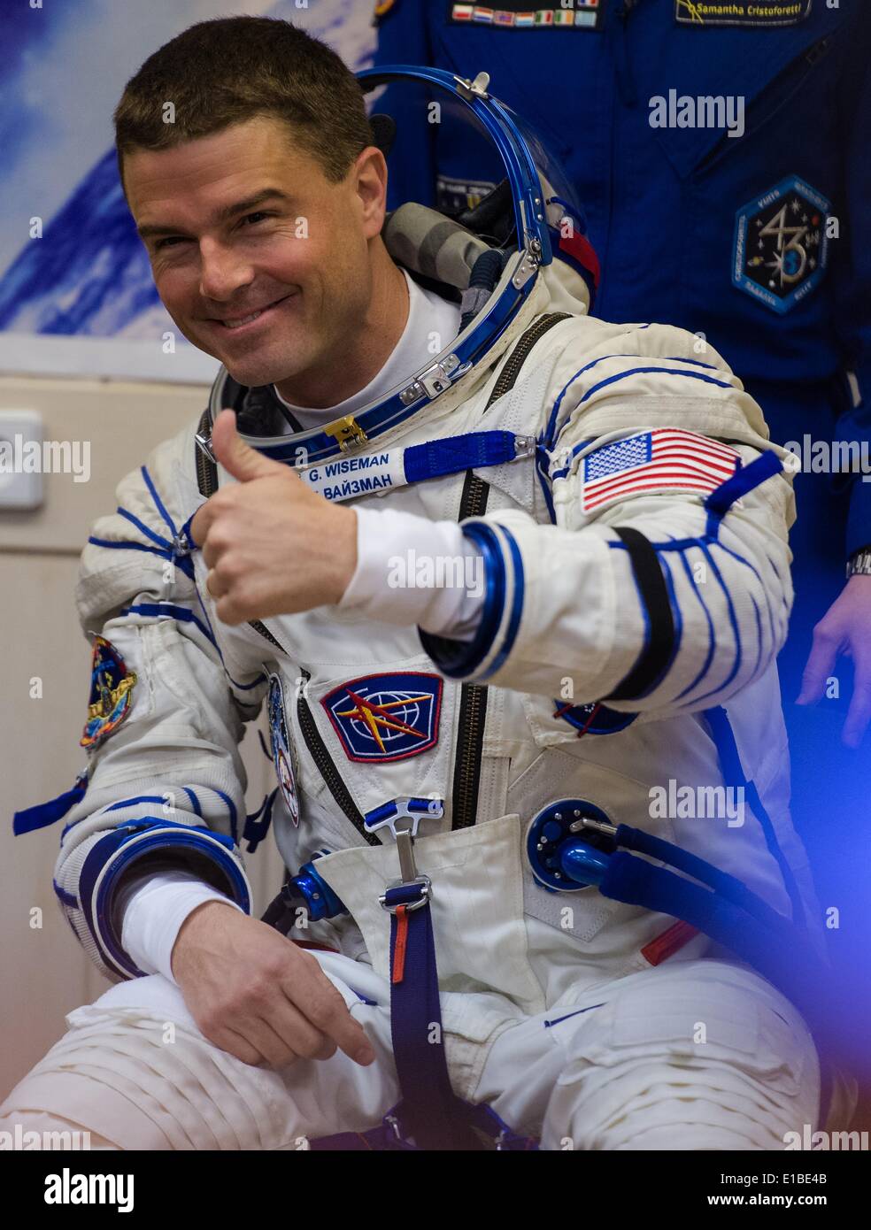 L'astronaute de l'équipage Expédition Reid Wiseman de la NASA est vu pendant les contrôles de pression costume Sokol russe en préparation pour son lancement sur la fusée Soyouz à la Station spatiale internationale le 29 mai 2014 au cosmodrome de Baïkonour au Kazakhstan. Suraev, Gerst, Wiseman et passera les six mois à bord de la Station spatiale internationale. Banque D'Images