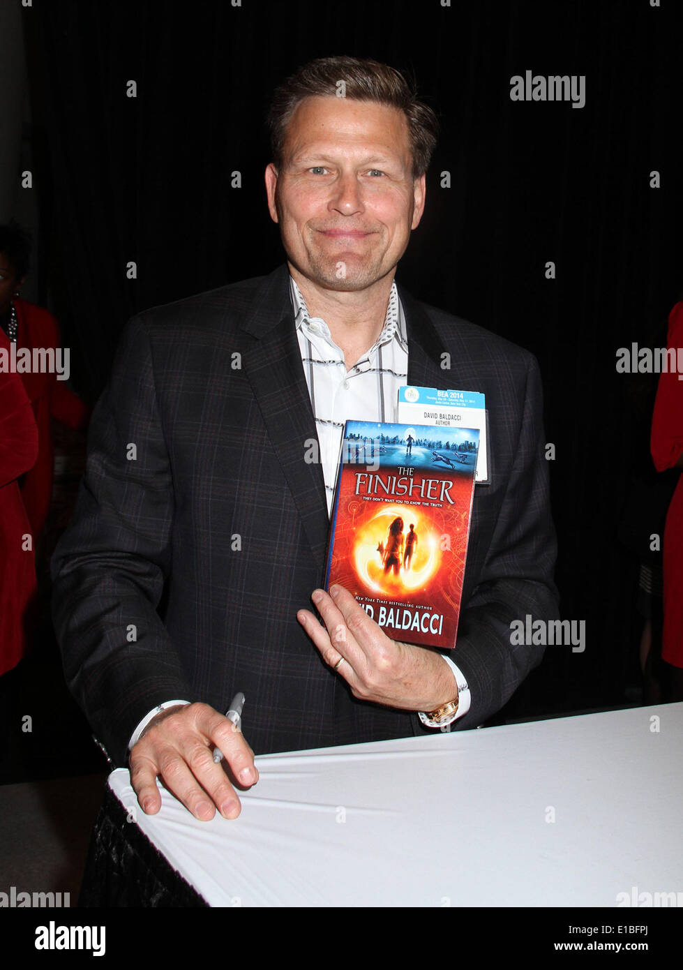 New York, New York, USA. 29 mai, 2014. L'auteur DAVID BALDACCI assiste à la Book Expo America 2014 tenue à l'Jacob Javits Center. Credit : Nancy Kaszerman ZUMAPRESS.com/Alamy/Live News Banque D'Images