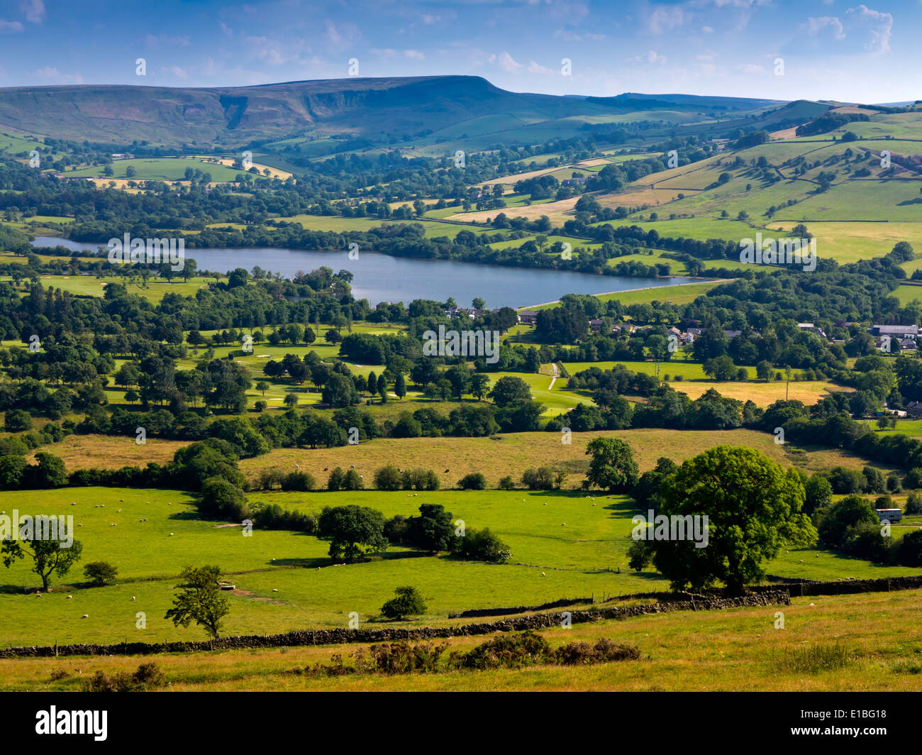 Vue sur Combs près de chapelle du réservoir en le Frith de Eccles Pike dans le parc national de Peak District Derbyshire, Angleterre, Royaume-Uni Banque D'Images