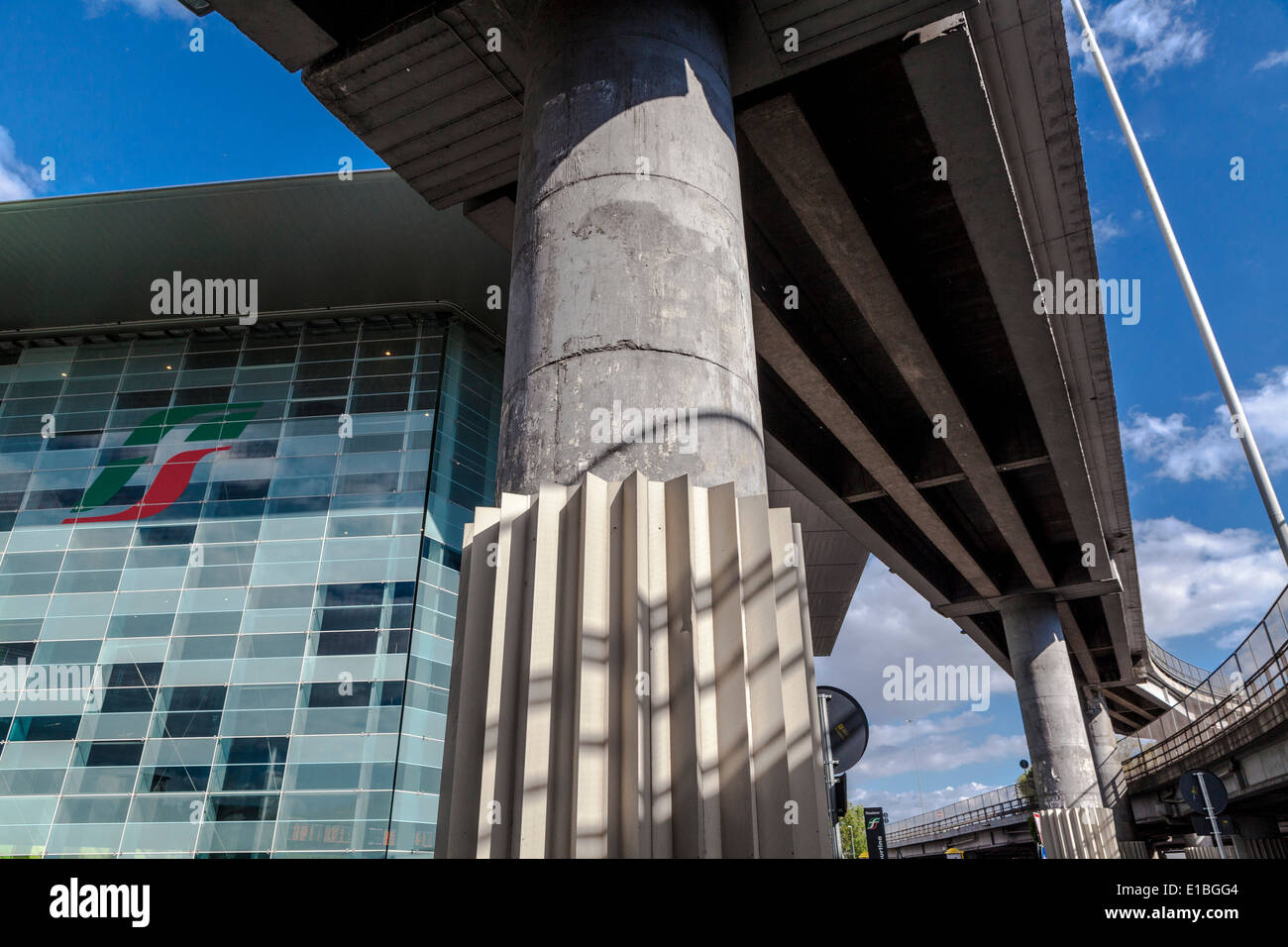 Vue extérieure de la gare ferroviaire de Tibertina à Rome. Le nouveau terminus des trains pour passer à travers à Rome Banque D'Images