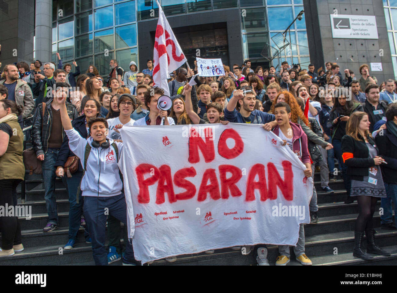 Paris, France, extrême gauche, manifestations contre le 'Front National' manifestation par des étudiants français de Teens, tenue de Banner 'No Pasaran' solidarité jeunesse Banque D'Images