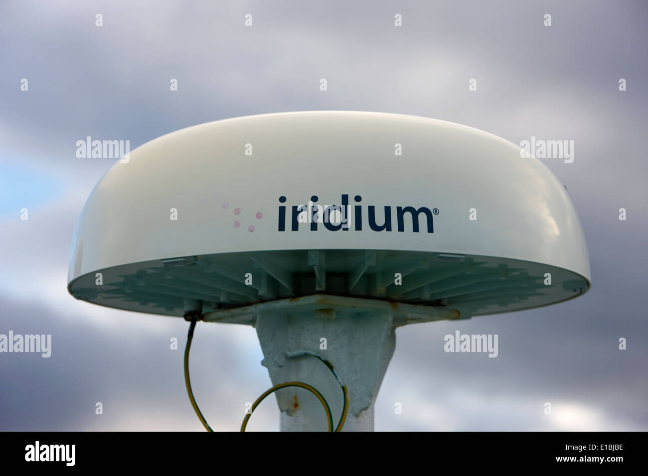 Les communications par satellite Iridium antenne de station terrestre à bord des navires Banque D'Images