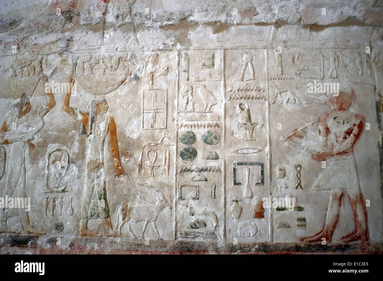 Mastaba de Ptahhotep et Akhethotep. 5ème dynastie. Relief représentant le transport de produits offerts pour l'au-delà. Saqqara. L'Égypte. Banque D'Images