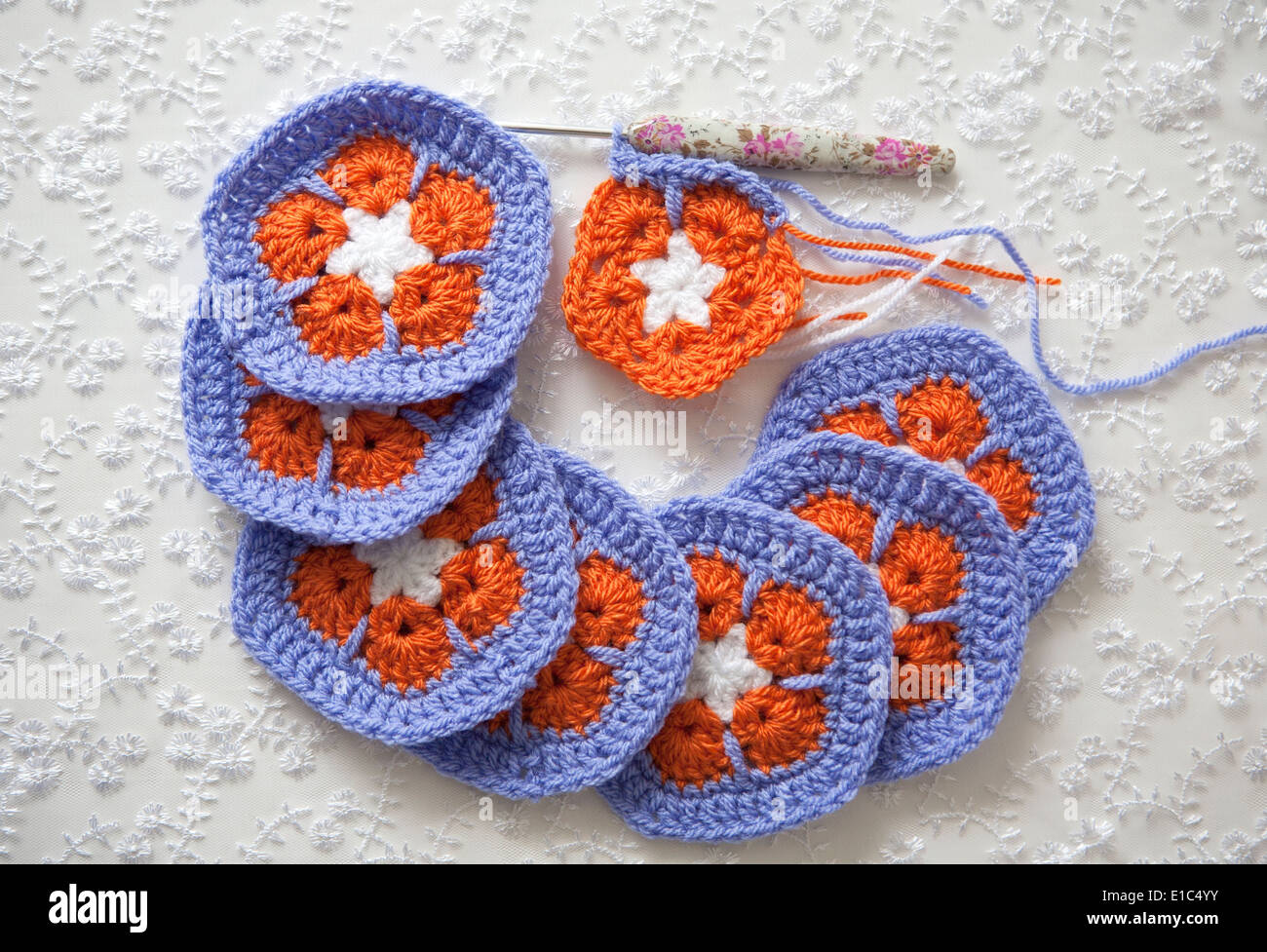 Des formes en utilisant Crochet motifs pentagones African Flower Banque D'Images