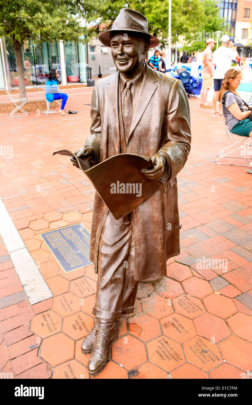 Statue en bronze de Johnny Mercer dans sa ville natale de Savannah GA Banque D'Images