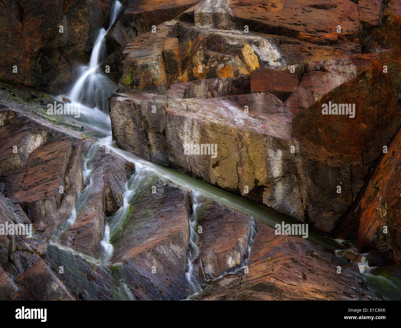 Cascade sur Glen Alpine Creek près de Fallen Leaf Lake. Californie Banque D'Images