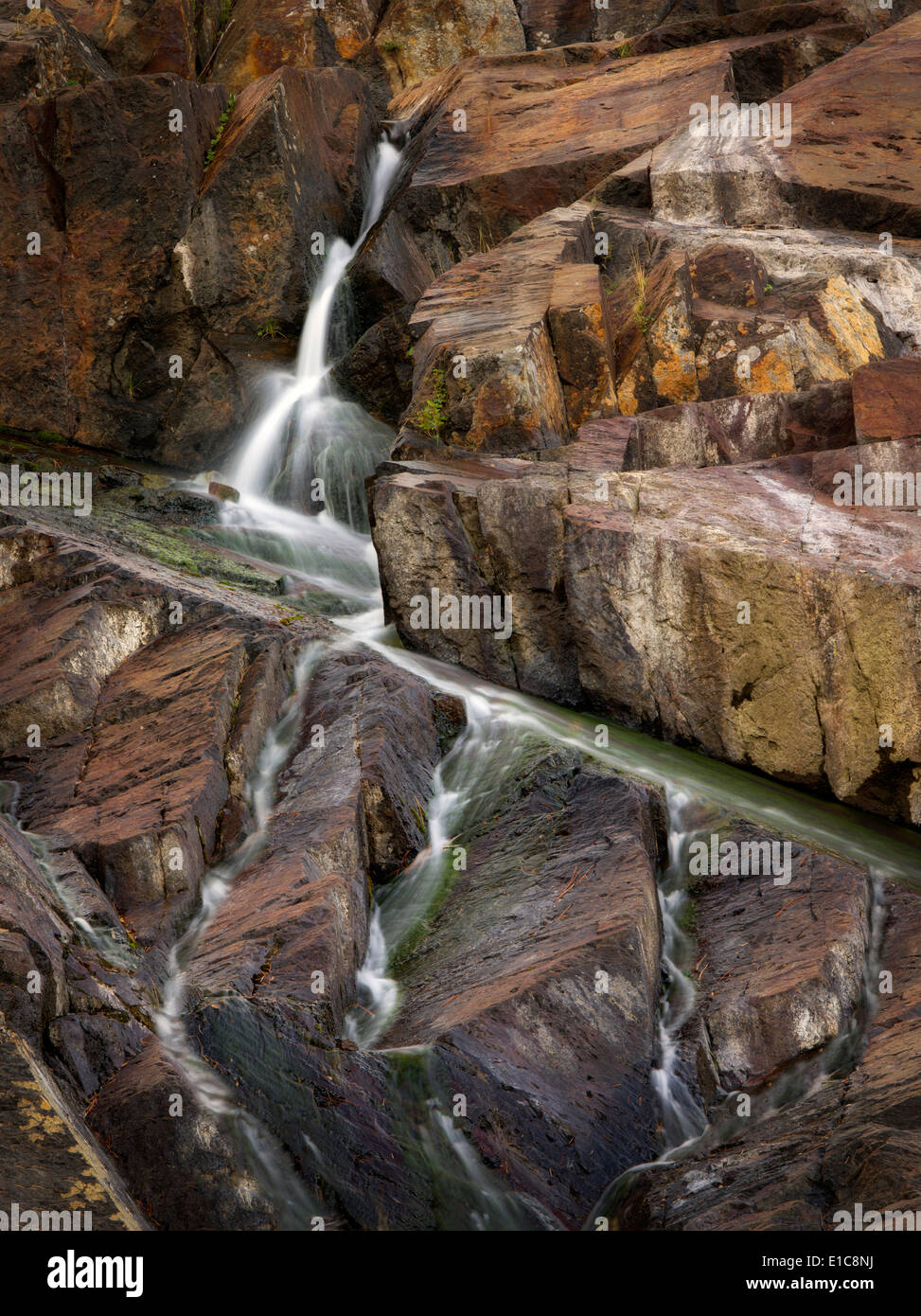 Cascade sur Glen Alpine Creek près de Fallen Leaf Lake. Californie Banque D'Images