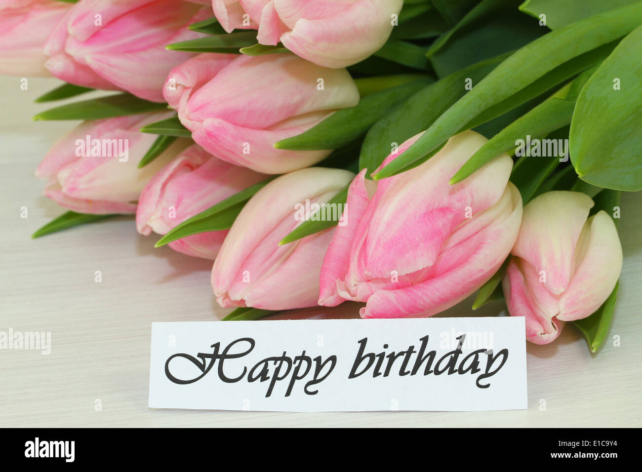 Joyeux Anniversaire Carte Avec Des Tulipes Roses Photo Stock Alamy