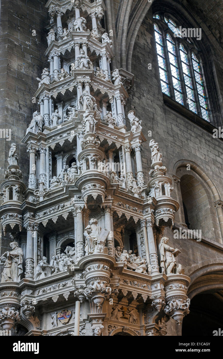 18 mètres de haut dans le tabernacle de l'église Saint Léonard / Sint-Leonarduskerk à Mouscron, Belgique Banque D'Images