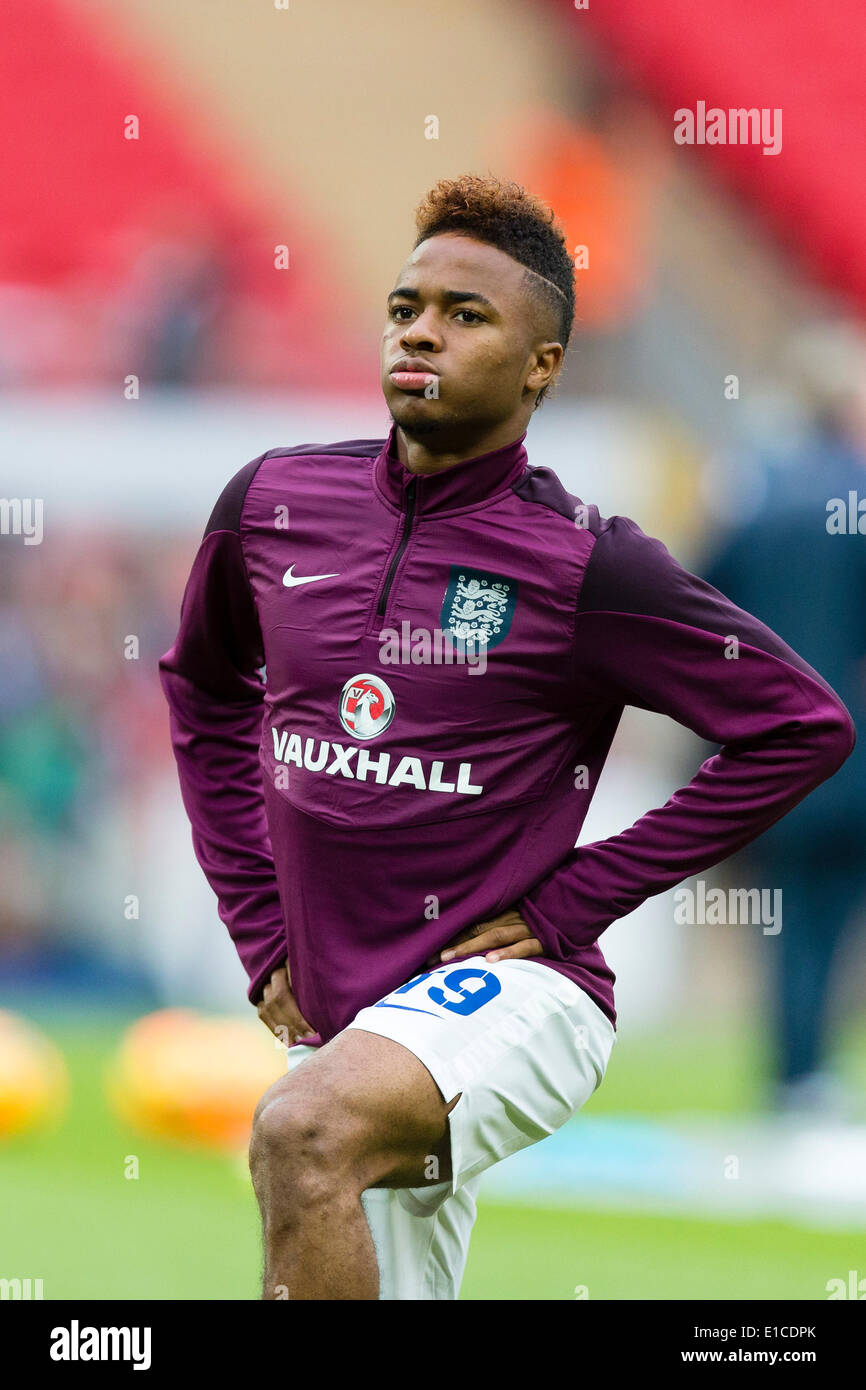 Wembley, Royaume-Uni. 30 mai, 2014. L'Angleterre Raheem sterling se réchauffe avant le match amical entre l'Angleterre et le Pérou au stade de Wembley. Credit : Action Plus Sport/Alamy Live News Banque D'Images