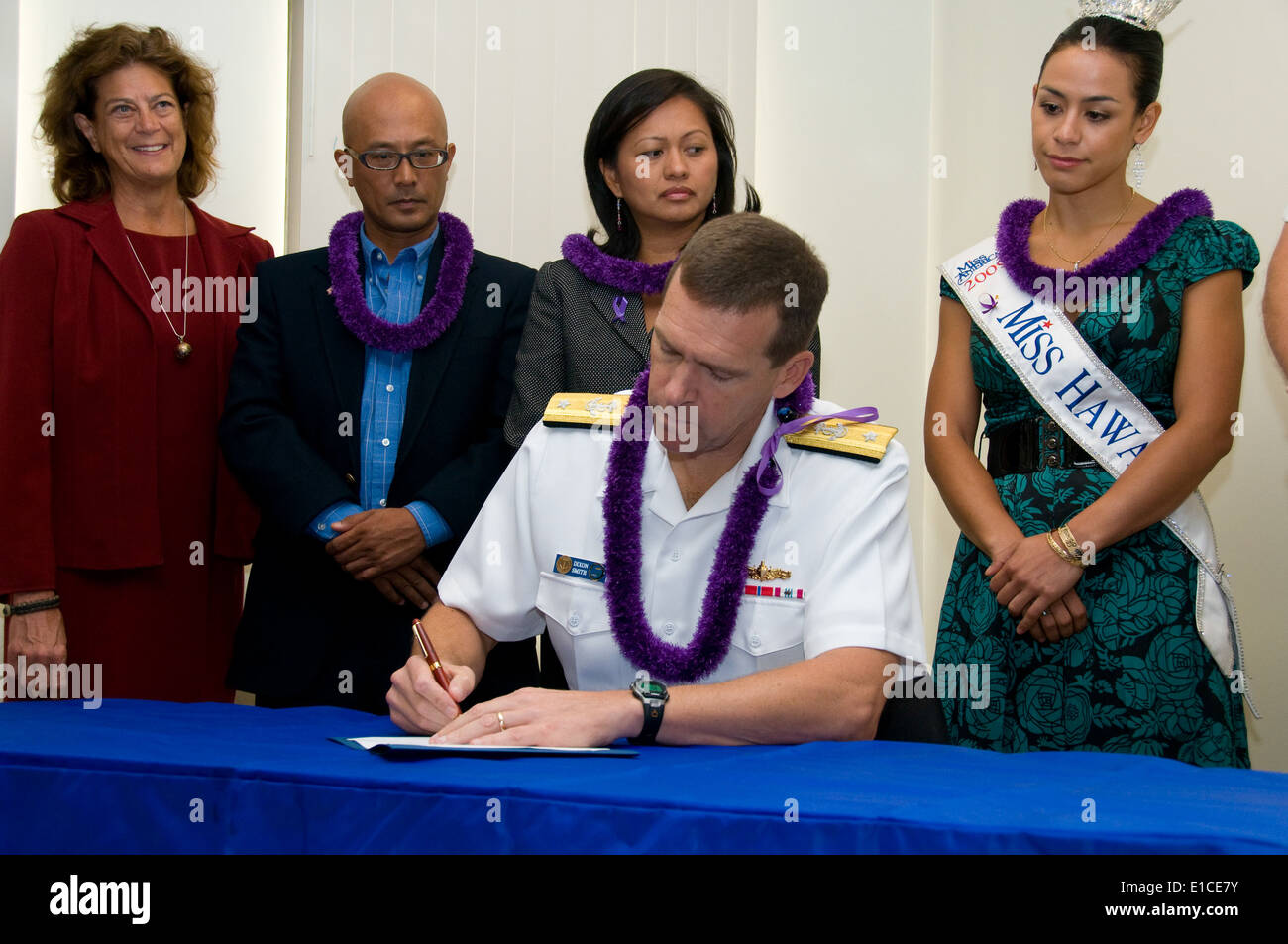 090928-N-6674H-008 PEARL HARBOR, Hawaï (sept. 28, 2009)… l'arrière Adm. Dixon R. Smith, commandant de la région marine d'Hawaï et virgule Banque D'Images