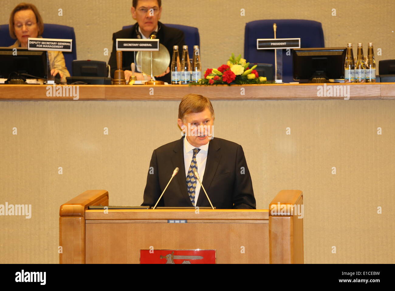 Vilnius. 30 mai, 2014. Ap OTAN Président Hugh Bayley parle lors de la session de printemps de l'Assemblée parlementaire de l'OTAN (AP) à Vilnius, le 30 mai 2014. L'Assemblée parlementaire de l'OTAN (AP) a commencé sa session de printemps ici vendredi, réunissant quelque 600 participants. La session s'exprimer sur la situation en Ukraine, l'Afghanistan, la Géorgie, l'intégration euro-atlantique de sécurité transatlantique, et l'espace de cyber sécurité, etc. © Bu Peng/Xinhua/Alamy Live News Banque D'Images
